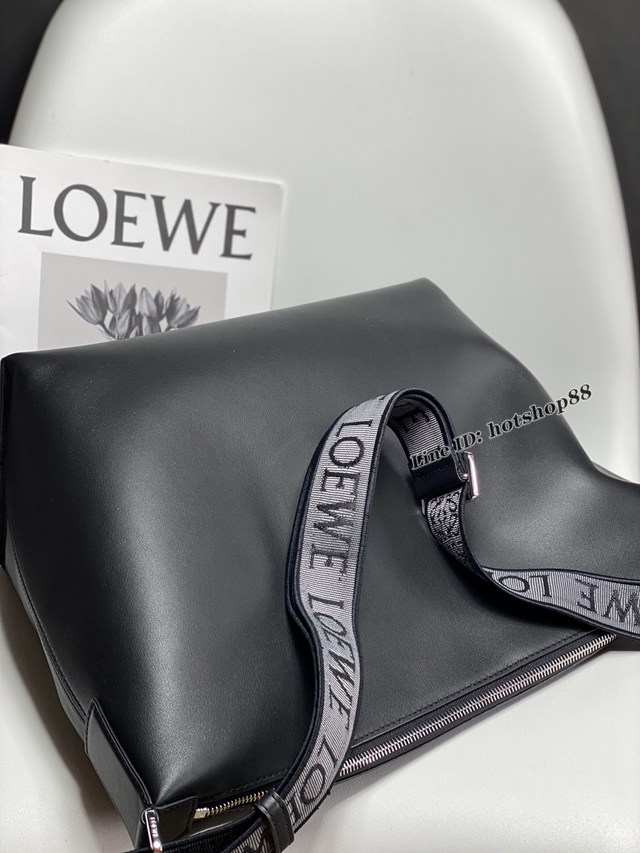 Loewe專櫃同步2022最新款Cubi手袋 羅意威全皮字母肩帶單肩腋下斜挎 型號11235 lyw1483